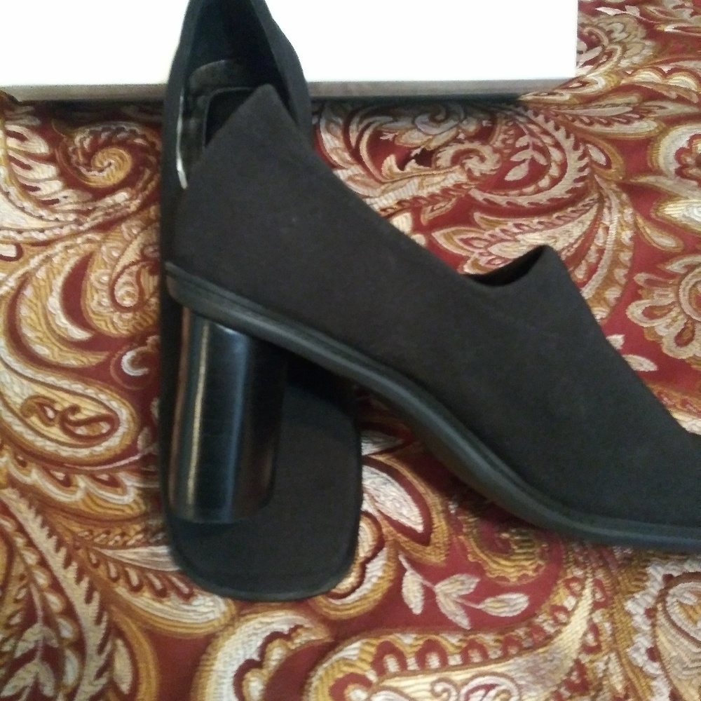 Shoes - Picture 4 of 5